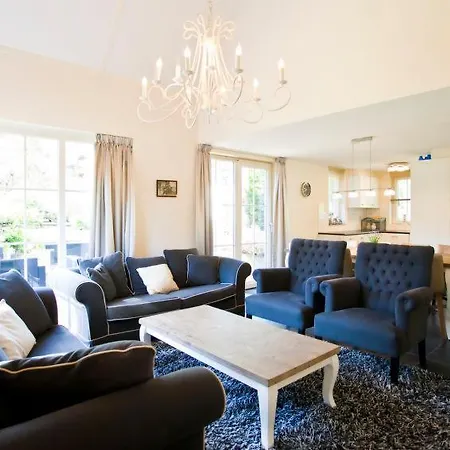 Sleeps 8 Pool Wifi בית נופש ביקברחן